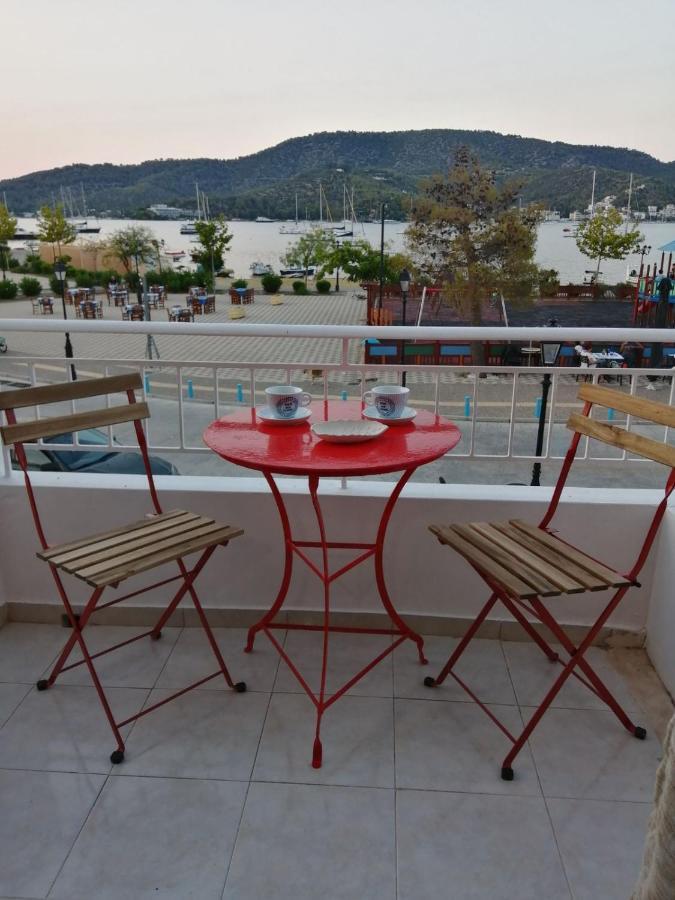 Appartamento Waterway View Galatás Esterno foto